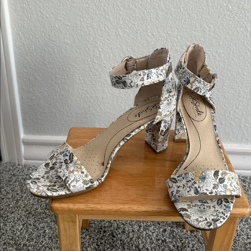 Floral Ankle Strap Sandals - Picture 1 of 4